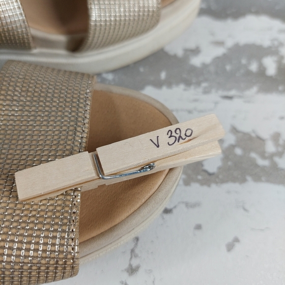 Dr. Scholl's Women's Gold Scout Wedge Comfort Sandals V320 - Picture 8 of 8